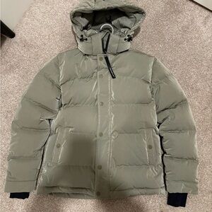 Aritzia super puff down jacket
